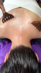Lược Massage tuần hoàn máu bằng gỗ đàn hương màu đỏ thực tế cổ điển- Lược cạo năm ngón tay 2 trong 1 Lược kinh tuyến