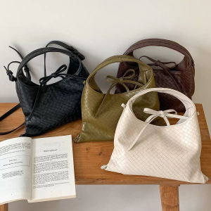 กระเป๋าถือผู้หญิงสไตล์วินเทจ AOA กระเป๋าสะพายข้างขนาดเล็กแบบถักจากผ้า PU สีพื้น เหมาะสำหรับใส่ไปทำงาน