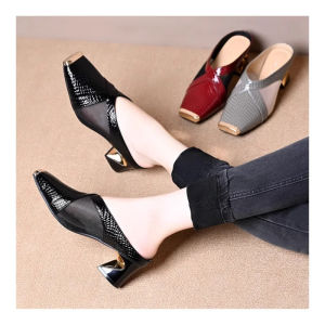 รองเท้าแตะรัดส้นผู้หญิงลายหนังงู ส้นหนา ตาข่าย ครึ่งเท้า ส้นบล็อก ส้นสูงทรงเหลี่ยม หัวโลหะ รองเท้าส้นเตี้ยแบบมีหมุด