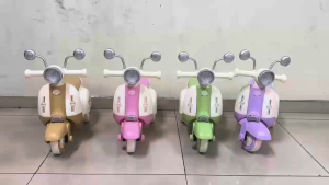 CANDY KIDS 1 - 3 YEARS TOLOCAR PUSH CAR RIDE ON TOY SCOOTER VESPA 3 WHEELS MUSIC LIGHT