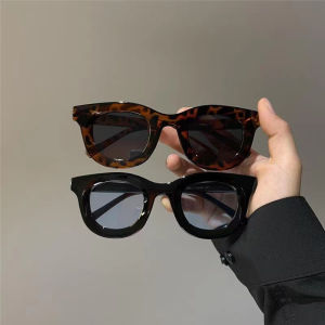 Sty⚡ Kacamata Hitam UV400 Bingkai Kecil Persegi Gaya Vintage Untuk Pria Dan Wanita