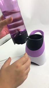 220-watt Personal Blender with a 20oz Blue Travel Sports Bottle (with Juicing and Ice-crushing Functions)