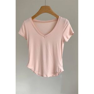 เสื้อยืดคอวีแขนสั้นผ้าโมดอลสำหรับผู้หญิงในช่วงฤดูร้อน เสื้อคอวีล่างไหล่ทรงเข้ารูปสีชมพูอ่อน เสื้อผ้าทำงานสไตล์เกาหลีสำหรับผู้หญิง คอวีลึก
