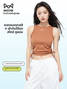 MiiOW | เสื้อกั๊กผ้าฝ้ายแขนสั้นทรงเข้ารูปสำหรับผู้หญิง MiiOW Cat Lady เสื้อผ้าทำงานฤดูร้อน 2025 สีน้ำตาล ทรงเข้ารูป เสื้อผ้าทำงานแบบลำลอง