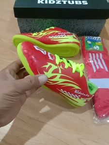 KIDZTUBS Sepatu Futsal Anak Paket Komplit Sepatu Futsal Tas Skin Deker Kaos Kaki Usia 6-10 Tahun Size 28 29 30 31 32 33 34 35 36 37 KDZ1520011525