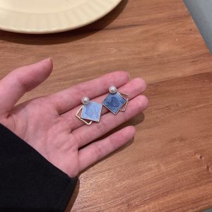 ต่างหูรูปทรงสี่เหลี่ยมเรขาคณิตแบบย้อนยุคสไตล์ฮ่องกงสำหรับผู้หญิง ต่างหูแบบมีรูปไข่มุก ไม่ต้องเจาะ ต่างหูแบบคลิป