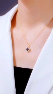 Kalung Wanita Clover Mata Hitam Titanium Asli ori Anti Karat Luntur