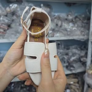 Sandal chữ Hờ quai cài da mềm đế dẻo chống trơn trượt cho bé gái