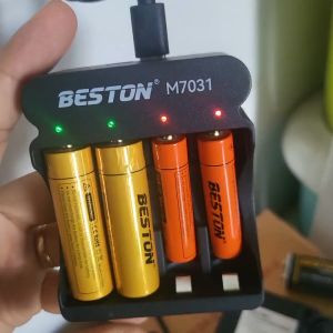 Bộ sạc pin 1.5V Beston M7031 mẫu mới 2023 dùng cho pin AA AAA Lithium-ion Sạc nhanh Tự ngắt khi đầy