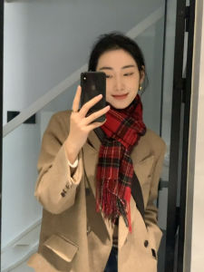 ผ้าพันคอสีแดงคริสต์มาสลายสีสันสดใสสำหรับผู้หญิง ผ้าคลุมไหล่ผ้าขนสัตว์แบบย้อนยุคสำหรับนักเรียน ผ้าห่มแบบทันสมัย ​​สำหรับฤดูหนาว