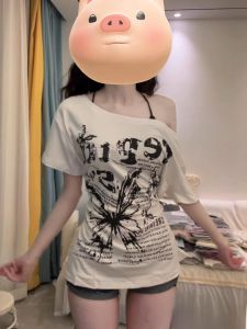 เสื้อยืดแขนสั้นผู้หญิงสีขาว ทรงหลวม ลายผีเสื้อ ทรงหลวม ลำลอง ฤดูร้อน ใหม่ แขนสั้น คอเหลี่ยม แขนสั้น เสื้อยืด