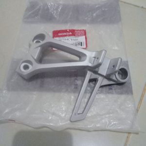 besi dudukan step belakang kanan holder r pillion step sonic 150r original honda