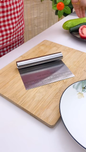 1PC Stainless Steel Dough Pastry Scraper Pizza Cutter Chopper with Measuring Scale Multipurpose Cake Bread Separator Scale Knife