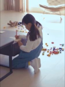 Kids Study Table Adjustable Children Study Table Desk with Tilt Desktop / LED Light