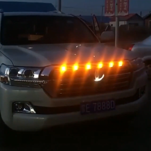 Ống kính ô tô trung tâm lưới tản nhiệt nhỏ màu vàng ánh sáng đèn chạy ban ngày 12V siêu sáng ánh sáng mạnh off-road Sedan SUV mặt trước sửa chữa phổ biến