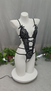 Thiết Kế Bodysuit Ren Trắng Mỏng Manh Điểm Nhấn Dây Chéo Và Đường Cắt Táo Bạo Tôn Vinh Đường Cong Cơ Thể. Lý Tưởng Cho Những Khoảnh Khắc Lãng Mạn Và Riêng Tư C004