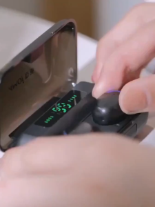 AOJN 【จัดส่งในท้องถิ่นในประเทศไทย】หูฟังบลูทูธ หูฟังบลูทูธไร้สายพร้อมจอแสดงผล LED และอายุแบตเตอรี่ยาวนาน