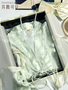 ชุดนอนผ้าไหมสไตล์จีนใหม่สำหรับผู้หญิง เสื้อผ้าใส่ในบ้านฤดูใบไม้ผลิ ชุดนอนผ้าไหมน้ำแข็ง กล่องของขวัญเพื่อน คุณแม่ ชุดนอนผ้าไหมลายดอกไม้ แขนยาว คอวี