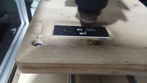 ป้ายชื่อ นักศึกษา เนมเพลท ขาหลังแม่เหล็ก เข็มกลัด พื้นดำ พื้นทอง ตัวอักษรขาว ป้ายชื่อ ขนาด 1.5*7.5 ซม ไม่มีคำอธิบายสำหรับประ