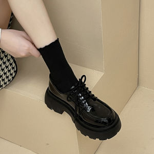 Mary Janes สไตล์อังกฤษ หนัง รองเท้า ผู้หญิง ฤดูใบไม้ผลิ 2024 รองเท้าโลฟเฟอร์ใหม่ สีดำ แฟชั่นรองเท้าเดี่ยวเพิ่มความสูงด้านล่างหนา