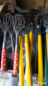 Pengaduk Pengocok Telur & Adonan Roti Stainless Motif Polkadot – Praktis Stylish dan Multifungsi!