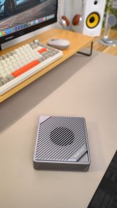 Acasis  กล่องใส่ SSD M.2 4 ช่อง Thunderbolt 5/4/3 & USB4.0 40Gbps | สูงสุด 32TB (4x8TB) โหมด RAID 4 โหมด ระบบระบายความร้อนเทอร์โบ และตัวเครื่องโลหะทั้งหมดสำหรับเวิร์กโฟลว์วิดีโอ/ข้อมูล 8K EC-3901