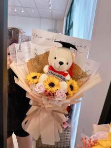 Korean Style Graduation Convocation Bear Soap sunflower with Baby Breath Bouquet | Flower bunga 毕业熊向日葵香皂满天星花束
