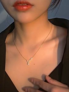 Nicedays🍒Biduk Besar Wanita Trendi Cahaya Mewah Desain Niche Rumbai Kalung Indah Sederhana