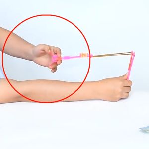 Bossku Flying Arrow Rocket Flying Rotating Rocket Helicopter Flash Led Light Elastic Toy Berserk LED弹弓飞箭 蓝灯飞剑