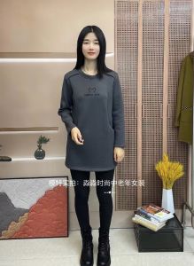 Autumn Winter New Mid-Length Hoodie Base Shirt Women Long Sleeve Dress Fleece Thick Warmth Mom Clothes Vintage Commute Style