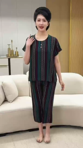 Plus-Size Printed T-Shirt And Capri Pants Two-Piece Set For Middle-Aged And Elderly L2673