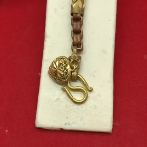 สร้อยข้อมือทองเหลืองลายเหลี่ยมตัดลายคั่นปล้องหัวจรวด ห้อยจี้หัวใจ ความยาว 7 นิ้ว ใส่ในชีวิตประจำวันได้