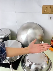 1s to a brand new pot Pot bottom cleaner Pot bottom black remover powerful cleaner Black scale pot cleaner Pencuci periuk bekerak Pot Cookware Cleaner Powerful Scale Removal pencuciperiuk hitam Power Cleaning Pots And Pans 锅底清洁剂