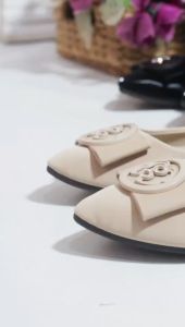 Sepatu Flatshoes Elegant & Aksesoris Bulat Cantik: Style Sepatu Glosy Terlaris