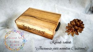 kotak Roko kayubahan Kayu jati Jawa finishing terakhir menggunakan plitur dan varnish clear jadi lebih awetukuran 8cm x11 cmmuat 12 sampai 16 batang rokorequest design dan ukuran chat
