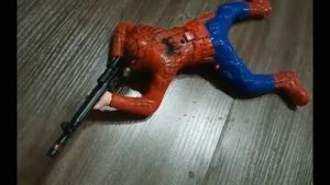 Đồ chơi Siêu Nhân Nhện Bò Trườn Bắn Súng đồ chơi siêu anh hùng có pin đèn phát sáng cho bé