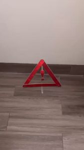 Biển Cánh Báo Nguy Hiểm Hình Tam Giác Phản Quang Cho Ô Tô An Toàn Khi Xe Gặp Sự Cố