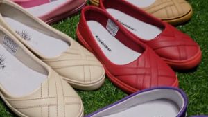 Sepatu Slip On Flatshoes Kasual Wanita Kulit Import Murah Terbaru - Model Terkini Cewek Kerja (Diskon Besar)