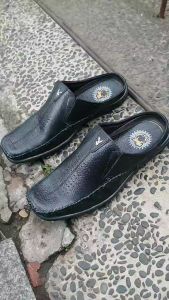 SEPATU SANDAL KASUAL SEPATU BUSTONG PRIA KULIT SAPI 100% KODE B03 HITAM ( PRODUKSI SENDIRI )