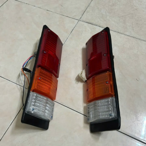 Đèn hậu/ Đèn lái Hino 300 Dutro | Đèn lái sau hình mái nhà loại tốt có sẵn jack cắm hàng sẵn kho gắn như zin/