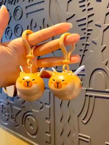 Móc khóa capybara bay móc khóa gấᴜ dâu dễ thương móc khóa ong bay đáng yêu họa tiết hoạt hình_MKB