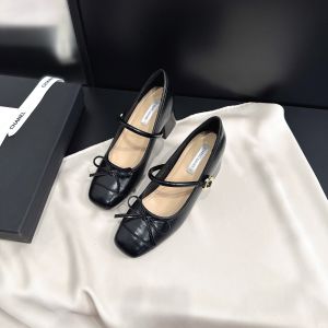 Silver Mary Jane Chunky Heel เดินทางสายรัดเดียวรอบหัวผีเสื้อรองเท้าส้นสูงผู้หญิง ทันสมัย ความสูงด้านใน 8 ซม.