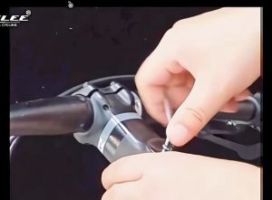 Giá đỡ điện thoại xe đạp chân xoay 360 độ gắn nắp bát phốt/ pô tăng vị trí cổ trụ tiết kiệm không gian hợp kim nhôm MLH