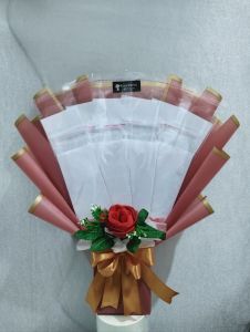 Kerangka Buket Uang Kosongan isi 10 Lembar Bunga Mawar kuncup artificial gratis kartu ucapan.