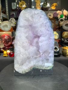 Backbone Crystal 💯 100% Natural Amethyst Geode骨干水晶💯天然紫晶洞  独特不规则紫晶结晶在骨干白水晶边环绕像个艺术画  边部绿幽灵共生👍
