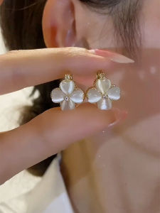 Cats Eye Stone Flower Earrings Unique Design High-End Feeling Ear Jewelry Trendy 2023 New Style Womens Fashion Accessories