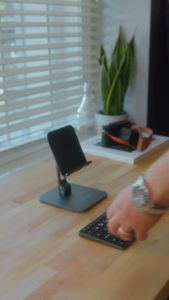 Giá Đỡ Nhôm Satechi Aluminum Stand cho iPad Pro / iPad Air / iPad Gen – ST-ADSIM