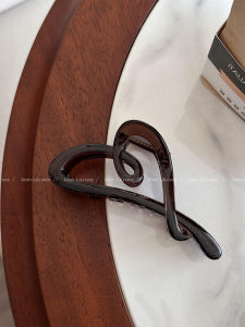 Elegant Matte Black Heart Shaped Hair Clip for Women High End Shark Bite Style Hair Accessories out New Model