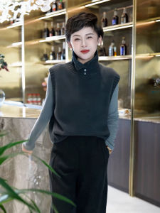 เสื้อกั๊กถักคอสูงสีเทา แฟชั่น ลดอายุ สำหรับผู้หญิง ฤดูใบไม้ร่วง/ฤดูหนาว เสื้อคลุมกันหนาวแบบอเมริกันที่ไม่ซ้ำใคร ชั้นใน ชุดชั้นใน