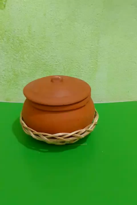 Niêu cơm nhỏ đất nung bụng 14 cm và rế tre
